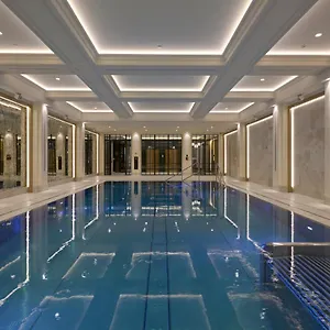 מלון Saski Curio Collection By Hilton